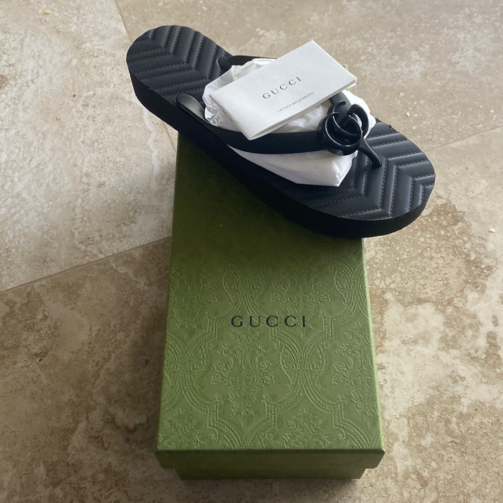 Gucci Flip Flops size 9